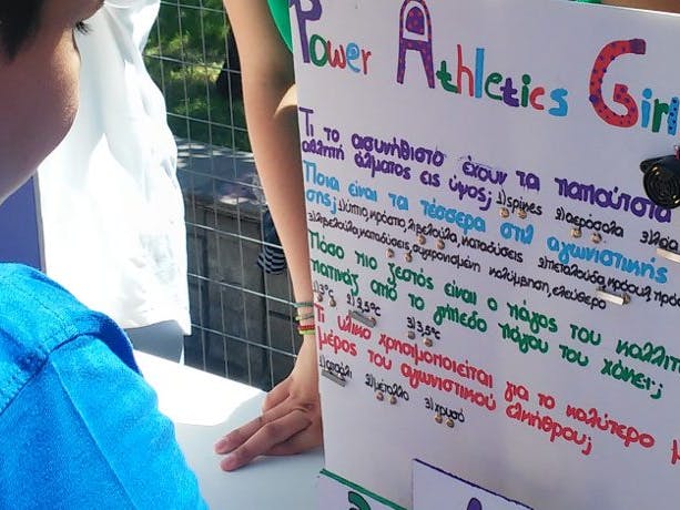 Trivia board game – playing with circuits