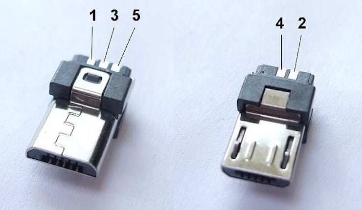 Adaptador Micro USB - USB OTG — 330ohms