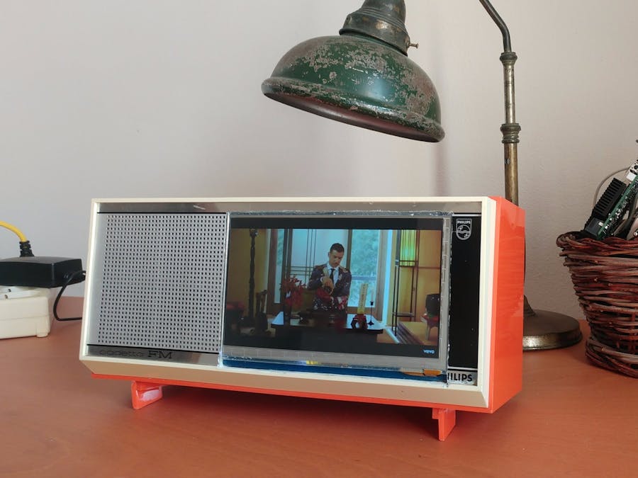 UDOO X86 Interactive Vintage Radio