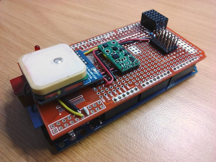 The Flight Controller with the IMU, bluetooth and GPS connected, Also 6 ports for the Ultrsasonic sensors and an aditional 6 ports for I2C.