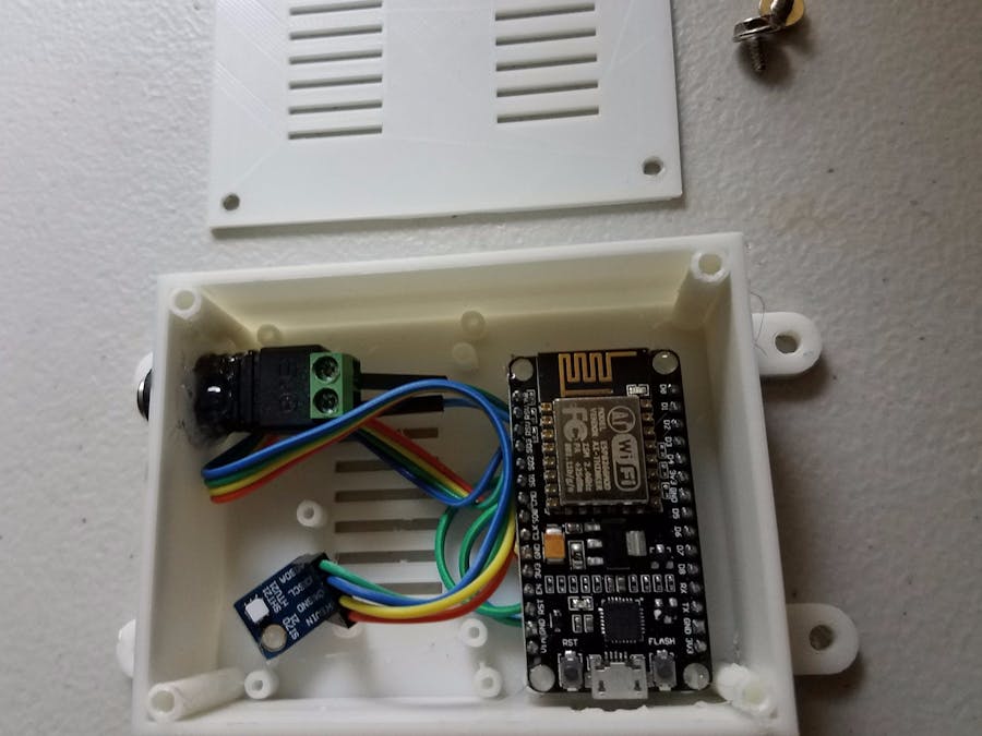 Sensor Network with NodeMCU and si7021 Sensor