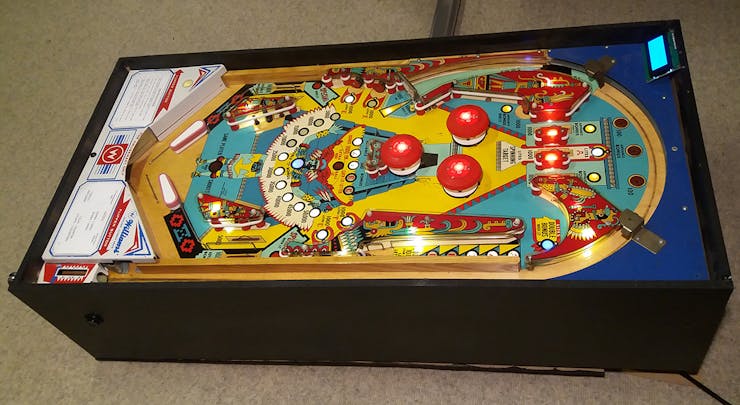 A Customised 2-Player Pinball Machine You can DIY at Home