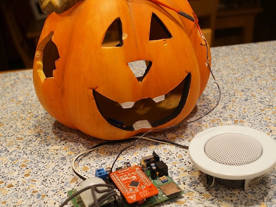 CyHalloween - Sound & Illumination (PSoC 4 BLE)