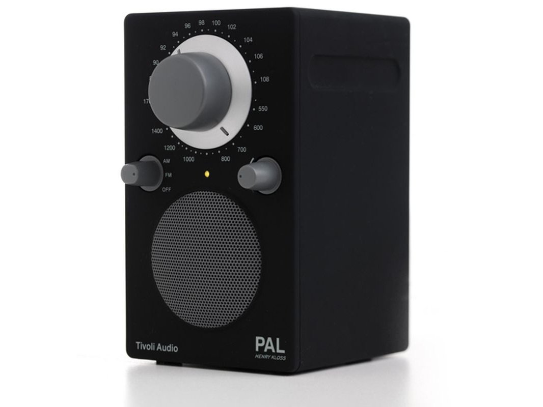 Пал радио. Тиволи радиоприемник. Пал радио. Маленький радиоприемник аналоговый. Tivoli pal bt.