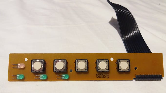 Control panel with LEDs and buttons, front.