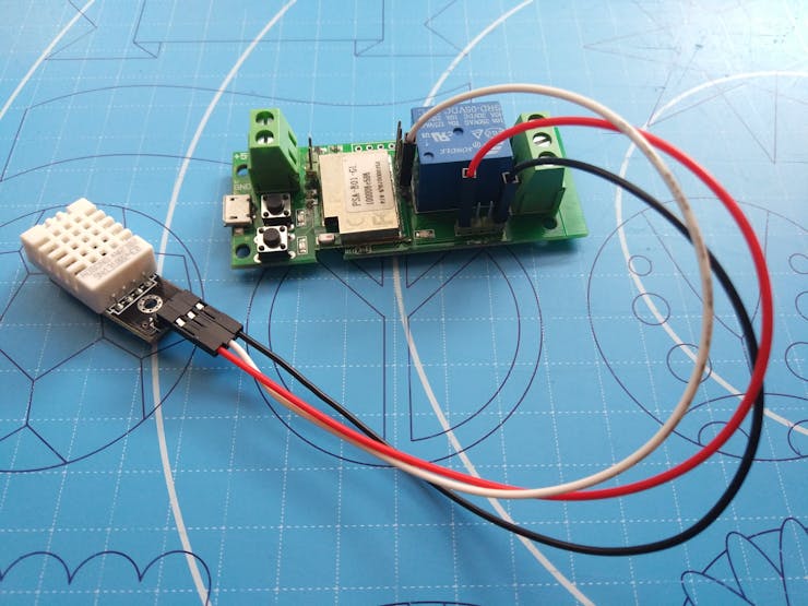 DHT22/AM2302 Temperature & Humidity sensor wired to soldered pins 3v3, GND and GPIO14