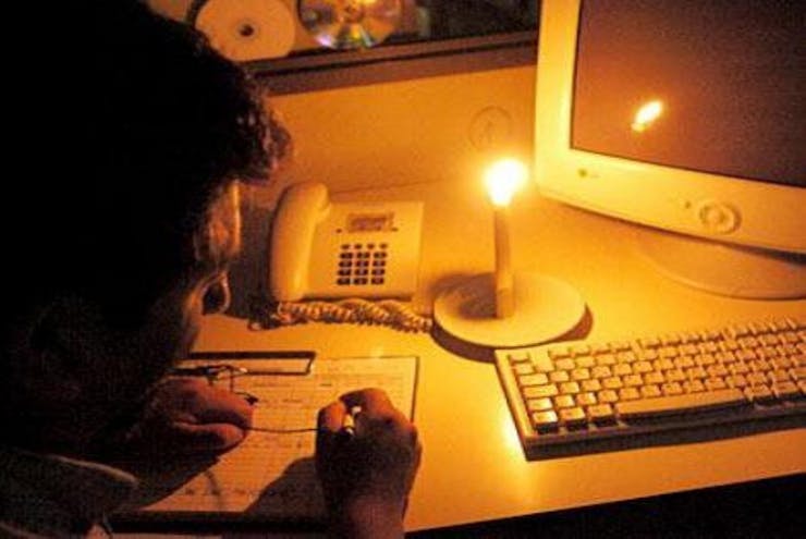In many parts of the world, children and young people find it difficult to carry out their educational tasks due to lack of energy.