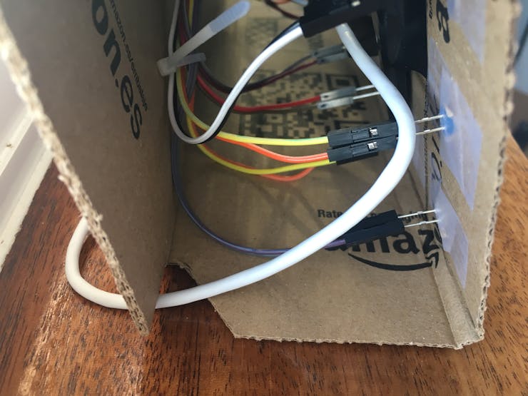 The cut corners on the Amazon packaging also means there's somewhere for the USB to fit nicely.