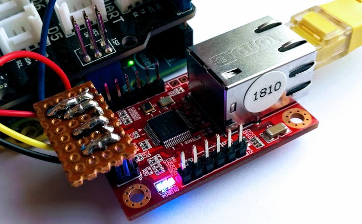 The blue and red blinking lights mean that it is connected