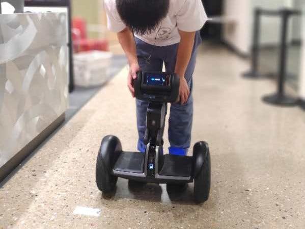 Loomo Guiding Robot