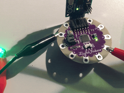 LilyPad Arduino Simple - A First Test with Conductive Fabric