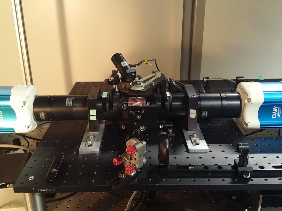 Dual-View Imaging in a Custom-Built Light Sheet Microscope