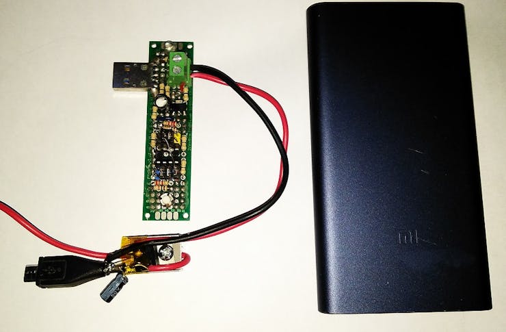 Using a QC 2+ compliant power bank as power source