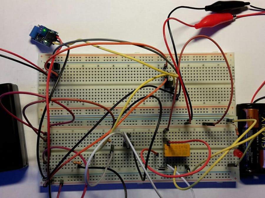 ATtiny85 + Volt Regulator 7805 + Vibration Sensor with Relay