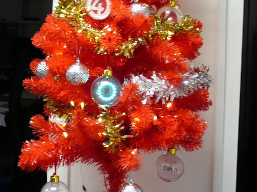 Christmas Lash-up, Colour-Changing Bauble