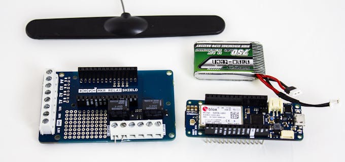Arduino MKR GSM 1400, MKR Relay Protoshield, LiPo battery and Antenna