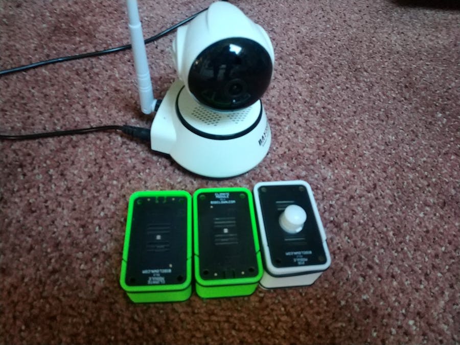 Smart photo trap with climate data in terrarium