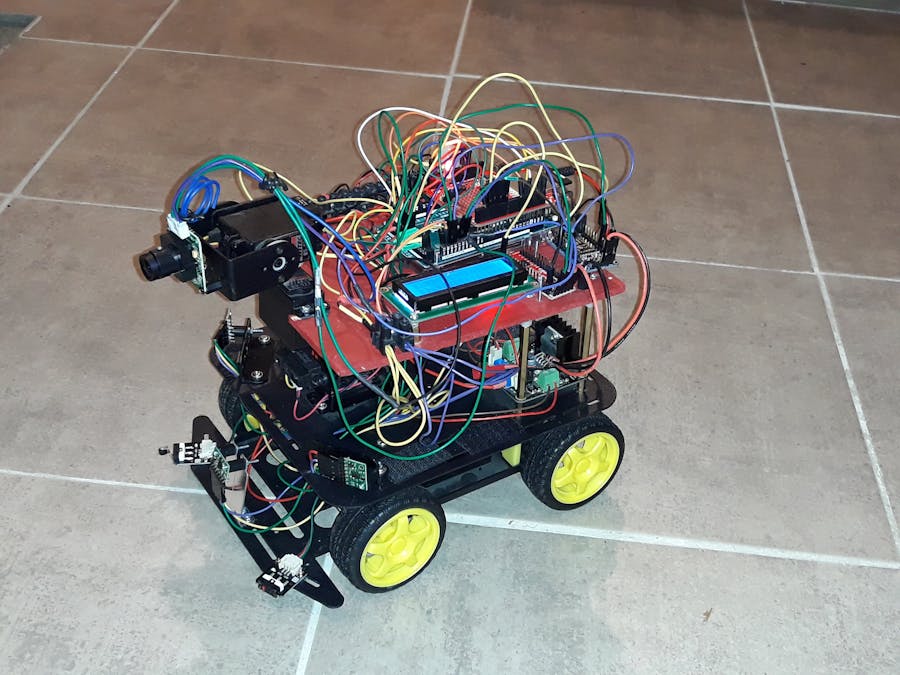 Robot Arduino Using nRF52832 Connected to Android and ESP826