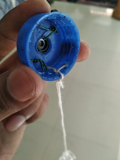 Loop thread attached to cap