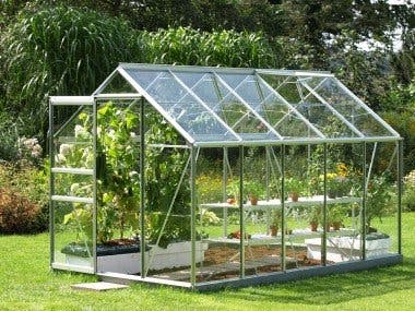 Greenhouse monitoring and controlling system