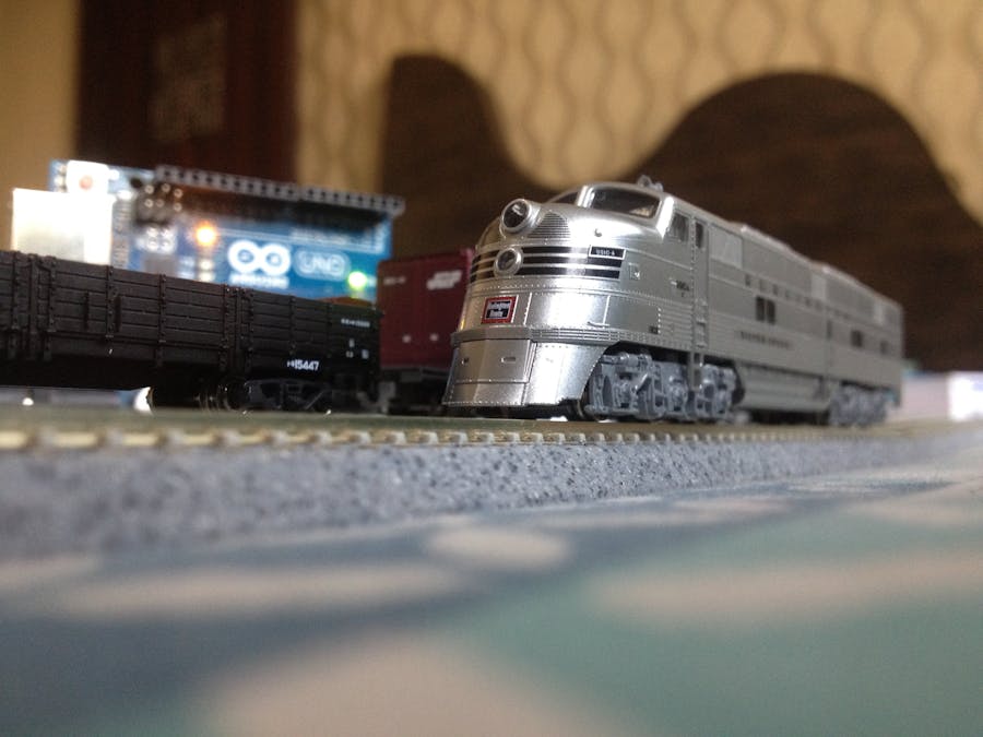 Model Railway Layout with Automated Passing Siding (V2.0)