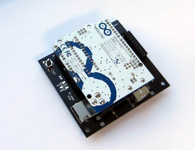 Connect together Arduino UNO and TFT-shield