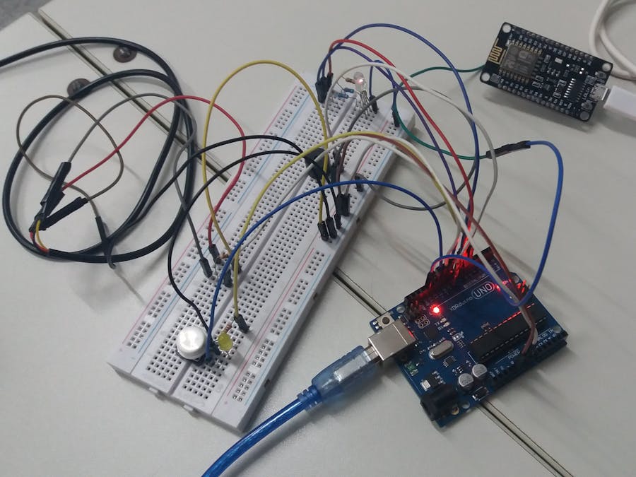 Controle de Temperatura de Ambientes Críticos com Alarme