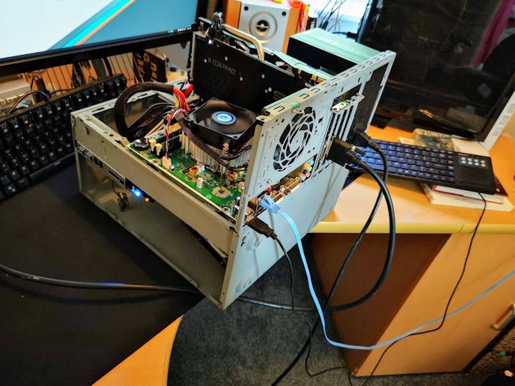 Diy Pc Test Bench Exposes Parts For Easy Access Hackster Io