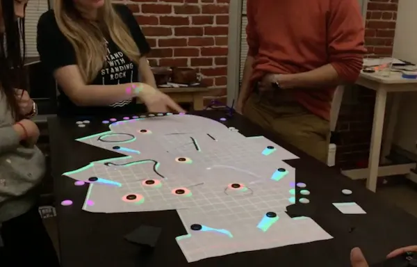 La Tabla Is an Open Source Tabletop Projection System - Hackster.io