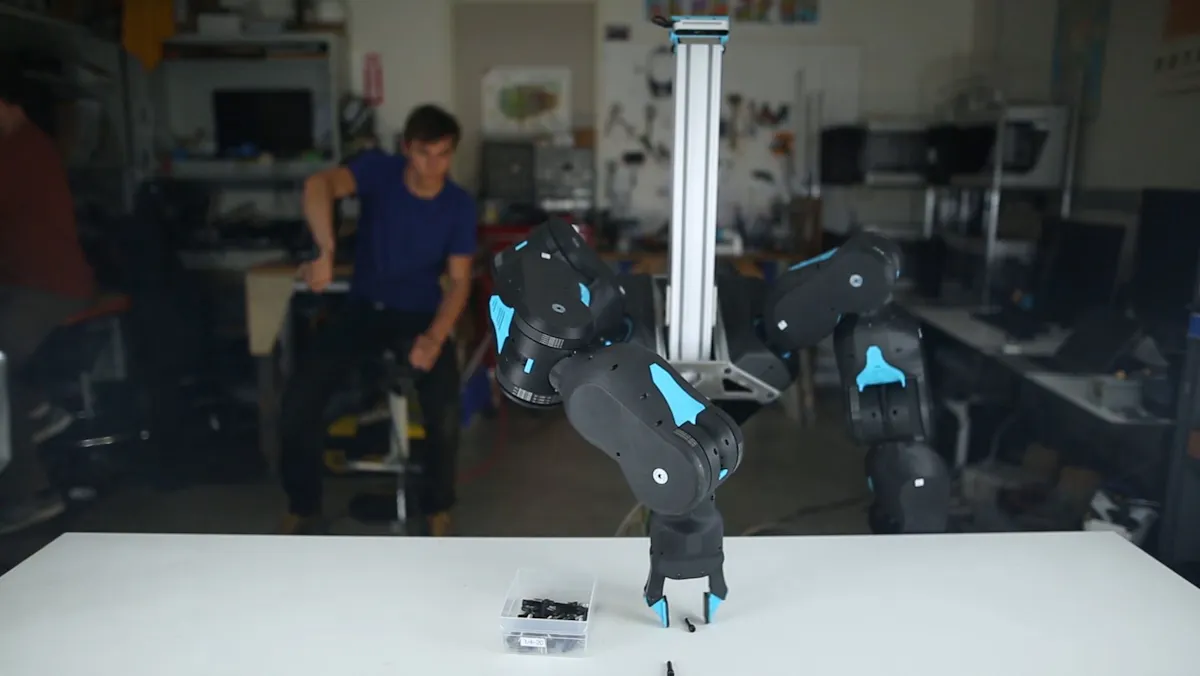 Berkeley's Blue AI-Powered Robotic Arm Is Human-Friendly and Cost