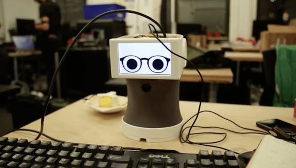 Desktop bot. Робот печатает gif. Компьютер управляет котом. Как надо создать робот в ноутбуке.