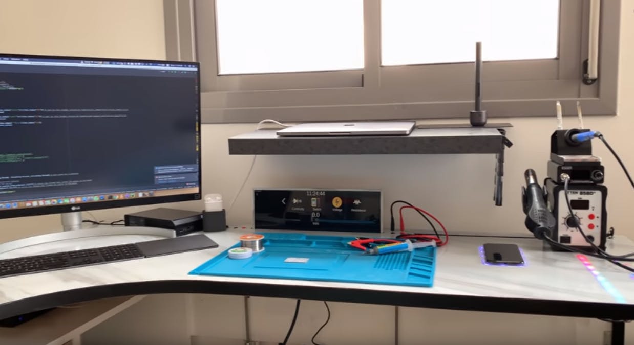 This Gorgeous Smart Desk Was Built With A Raspberry Pi And Arduino