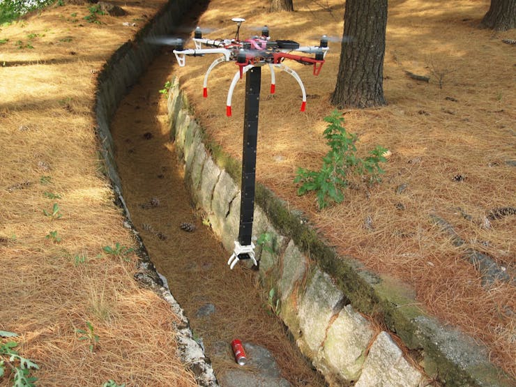 This drone can hang onto objects with a mechanical gripper