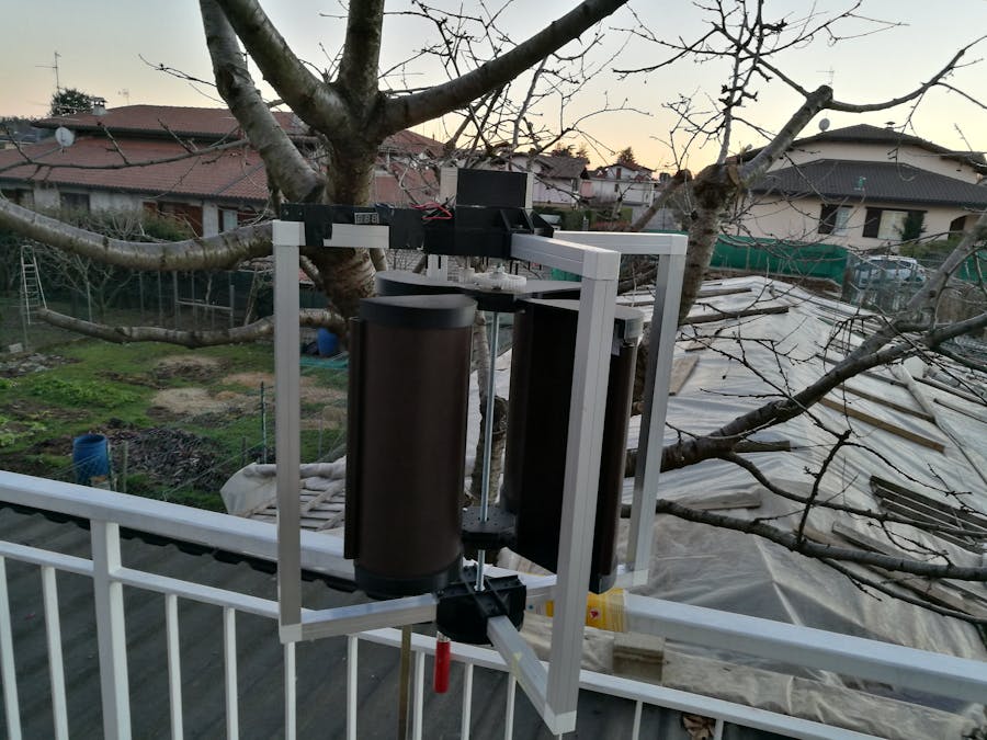 Mini Vertical Wind Generator 3D-Printed