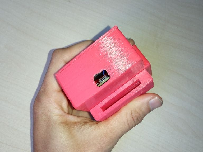 Portable emergency button with localization (LinkIt One)