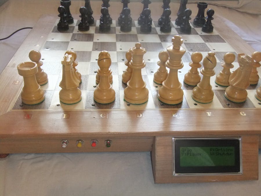 Wooden Chess Board with Piece Recognition 