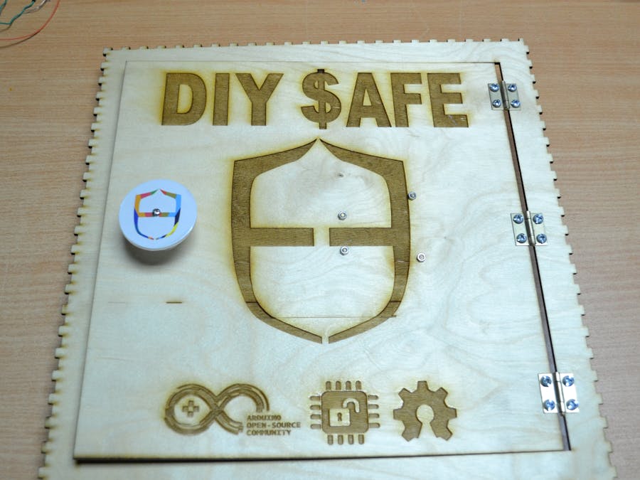 DIY Safe using Pattern lock Shield