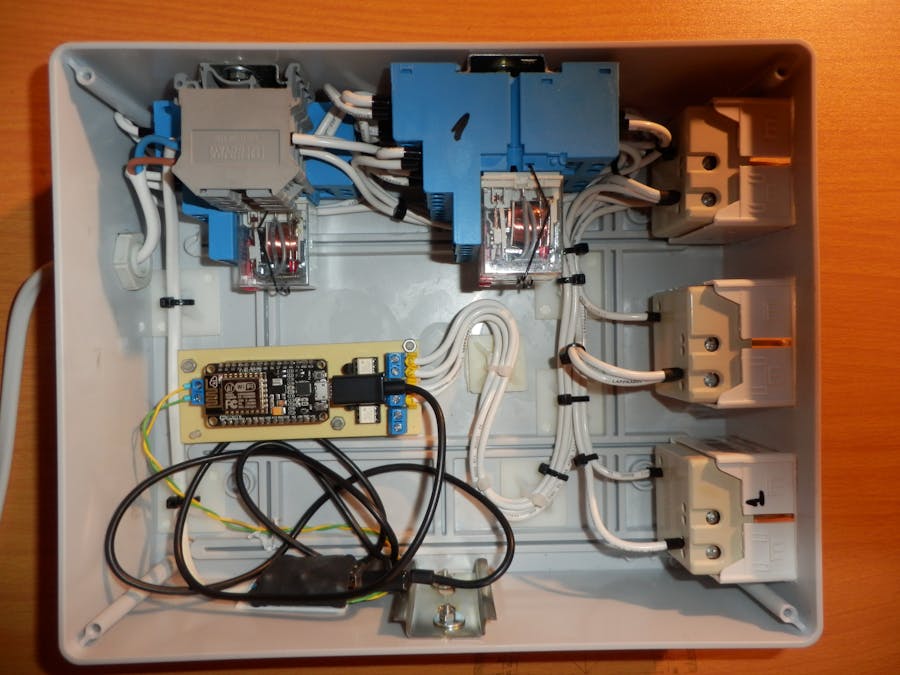 NodeMcu IOT Controls 3x220V Socket Plugs