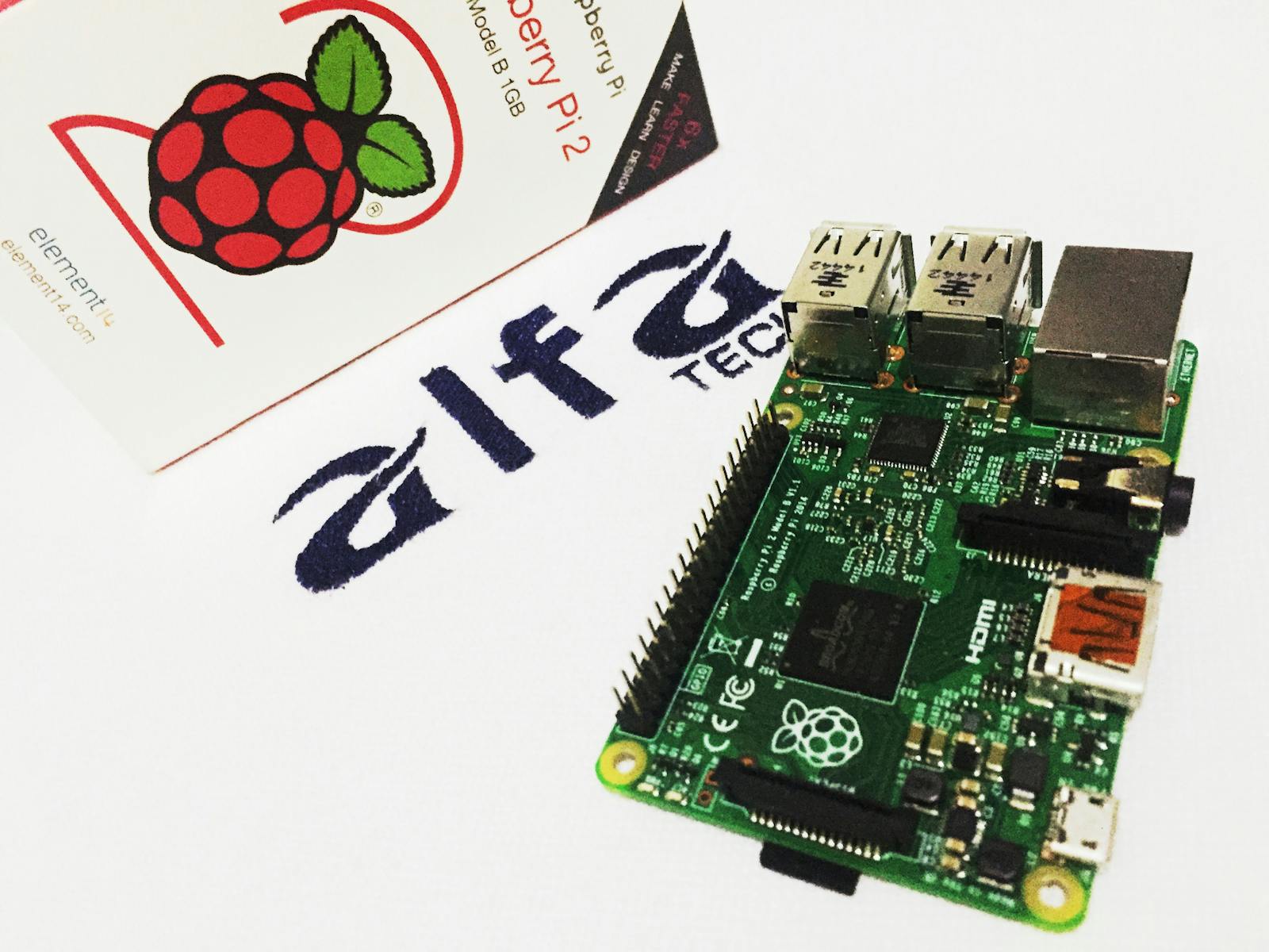 Raspberry Pi 2 B v1.2, 4x 900 MHz, 1 GB RAM