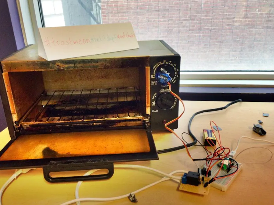 ToastMeOn - SMS Toaster Oven