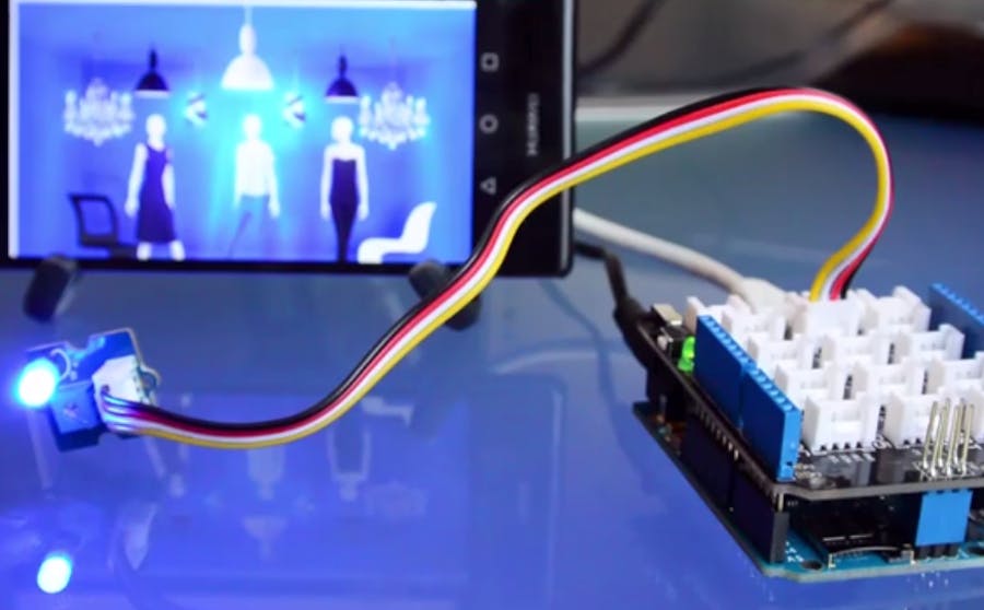 A Smart Shop Window Experiment with Arduino