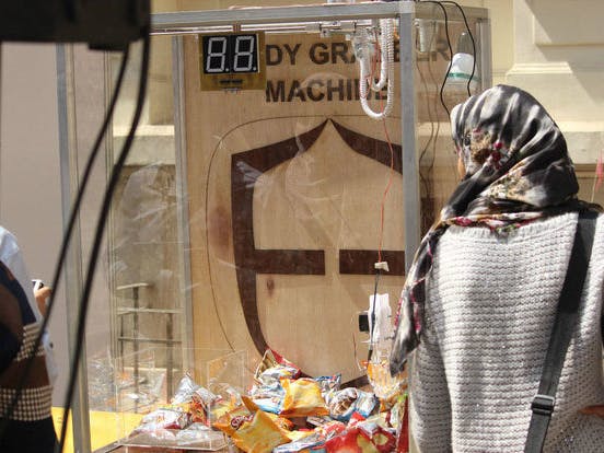 How to create your own candy grabber machine using Arduino