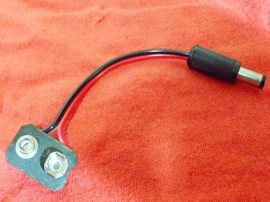 Conector para bateria 9V reciclado.