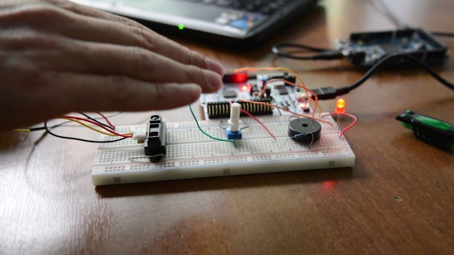 A multithreaded blinking theremin powered by Zerynth