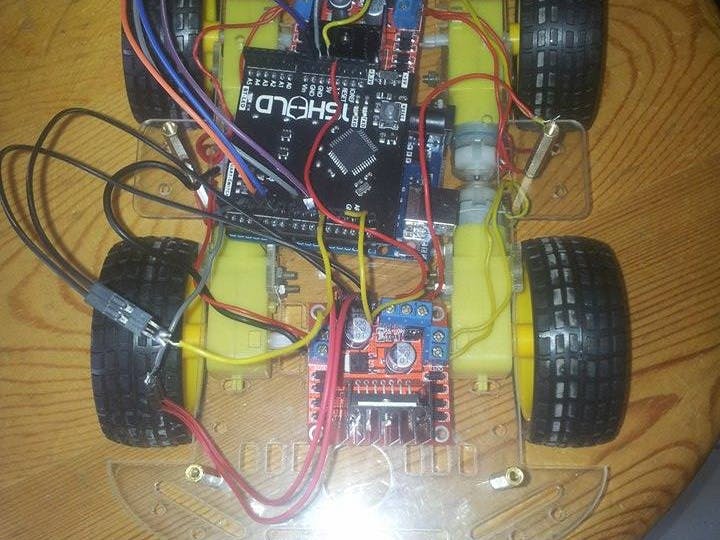 Accelerometer Car with 4 Motors Controlled