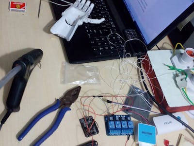 Wireless gesture control of Arduino using LeapMotion